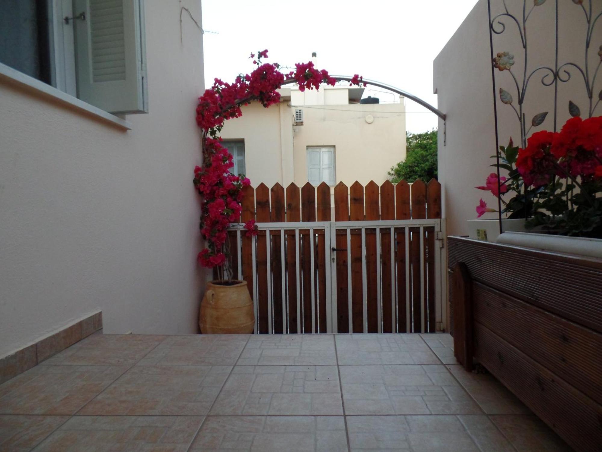 Ellis Home With Private Entrance And Nice Veranda خانيا المظهر الخارجي الصورة